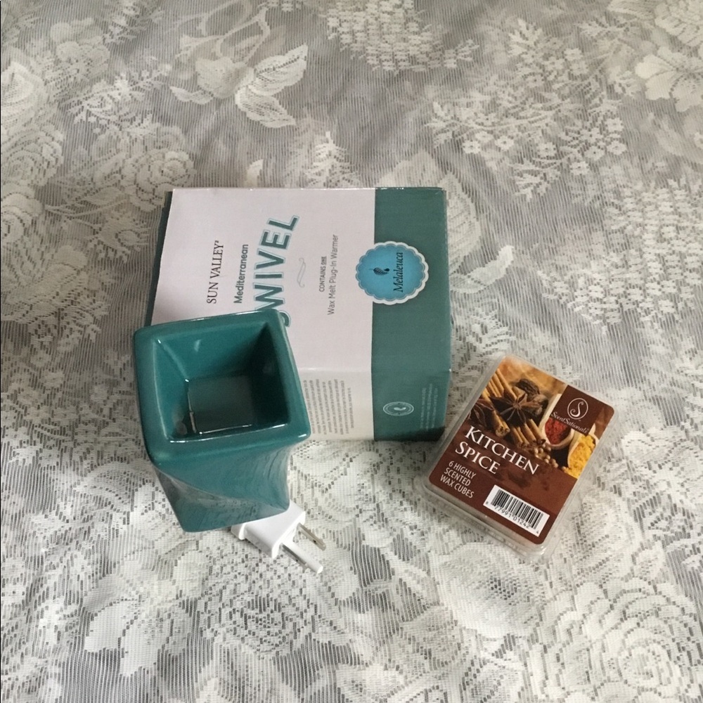 Plug-In Warmer & Melts - Picture 3 of 5
